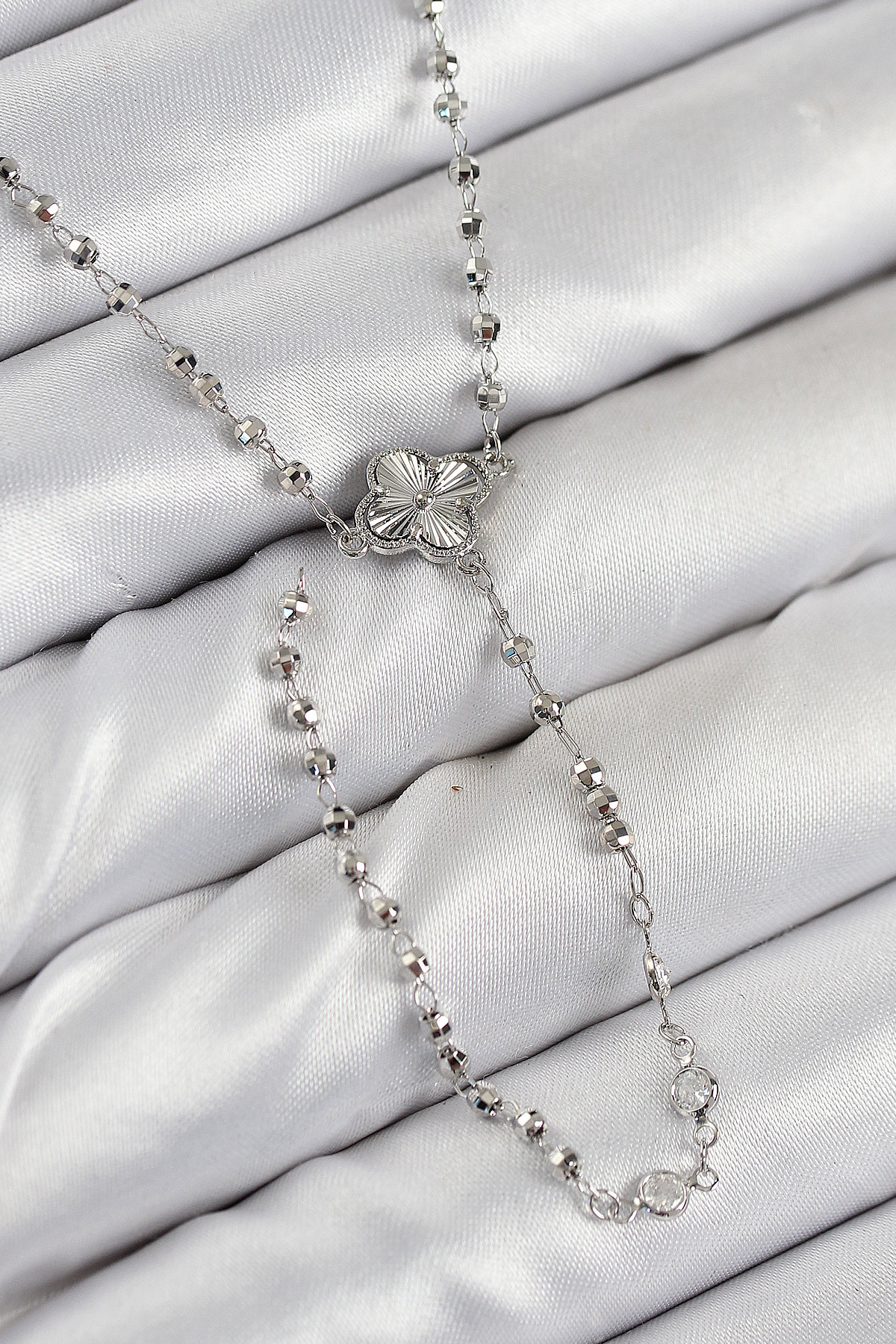 Pirinç Zirkon Taşlı Yonca Model Gümüş Renk Kadın Y Kolye